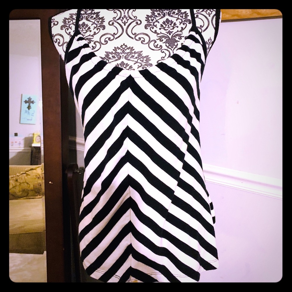 🔥 SEXY Hot Little Black and White Stripe Tank ❤️